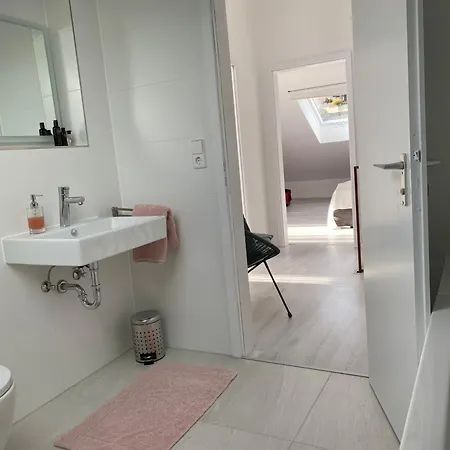 Stuttgart-townhouse Fully Furnished W Garden Apartment *