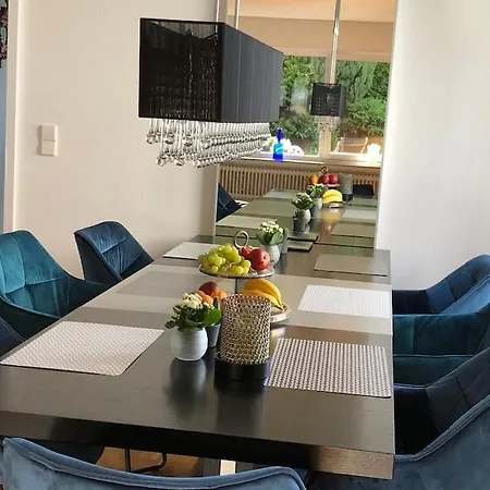Stuttgart-townhouse Fully Furnished W Garden Apartment *